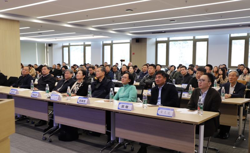 1700013329.jpg 秦商精神,以药报国--铭研医药何小炳主讲“秦商故事会” (3).jpg