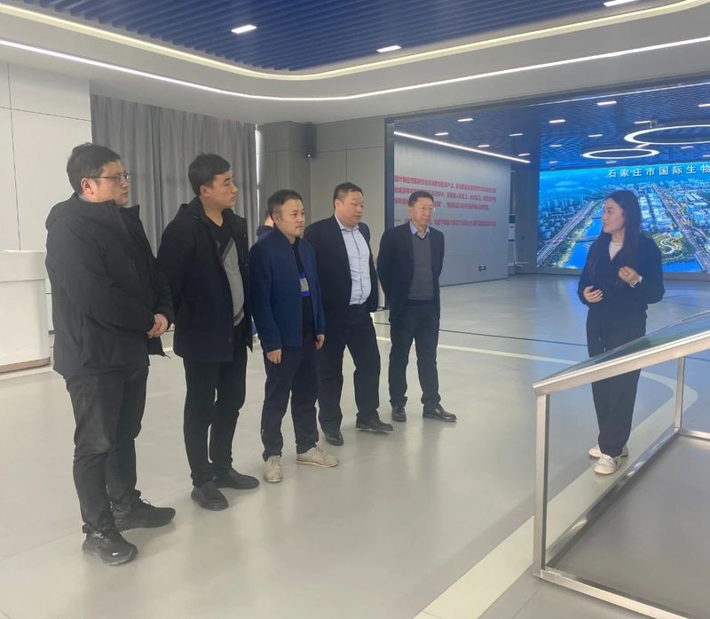 1710813914.jpg 铭研医药CEO何小炳携西咸新区招商代表团赴石家庄国际生物医药园交流学习.jpg