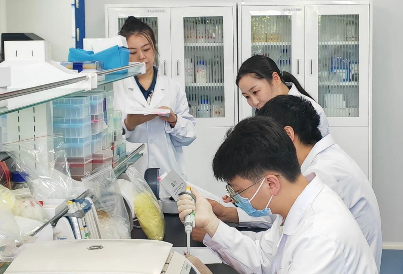 1752027516.jpg 科技日报聚焦北京32条医药新政,铭研医药出镜成为代表 (2).jpg